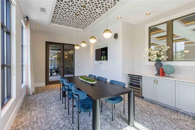 $2,379 | 1150 East Perry Lane, Unit B4, Savannah, GA 31401