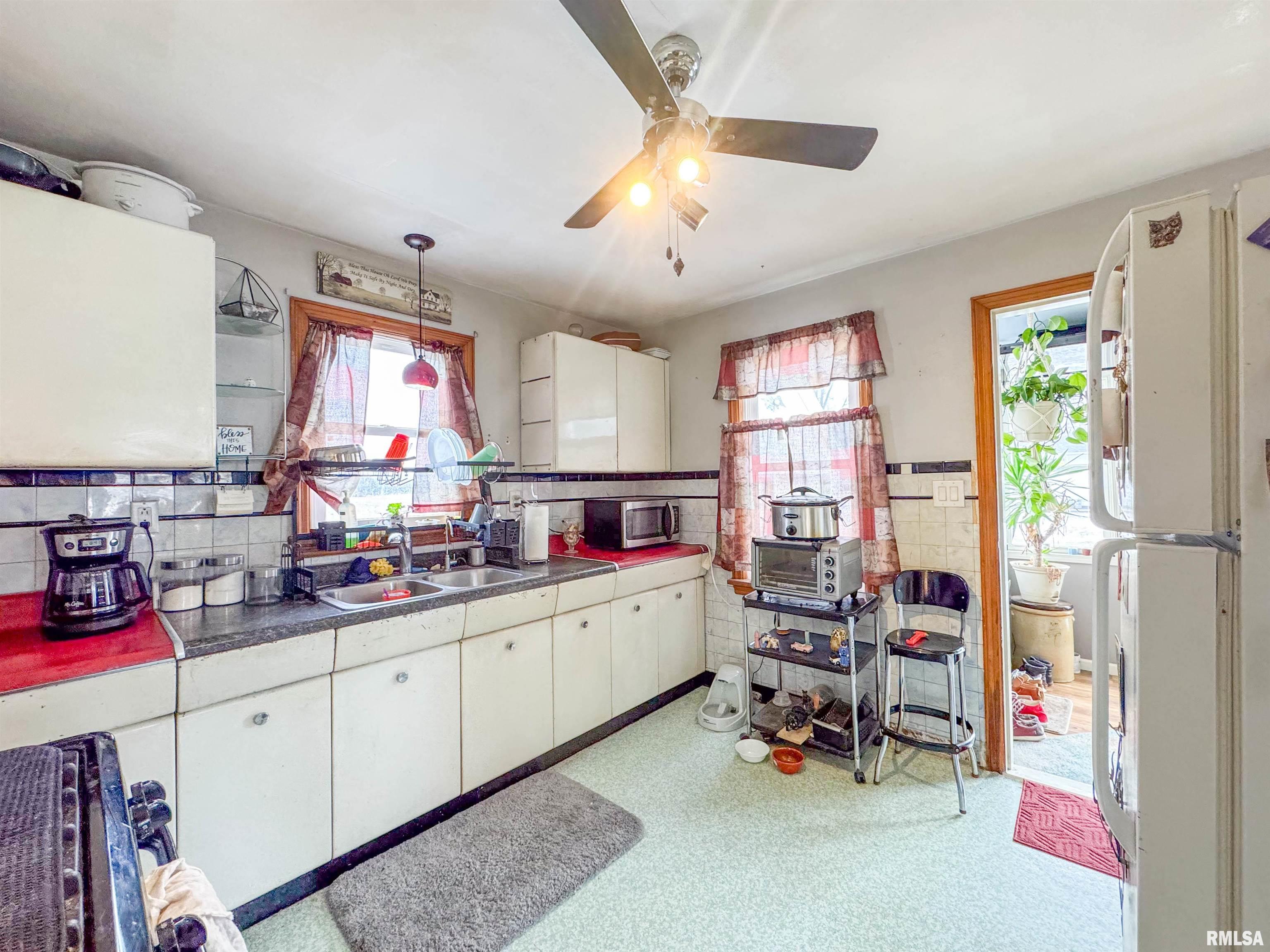 2851 Allentown Road Pekin, IL 61554 - Photo 9 of 27 Gallery Image 9