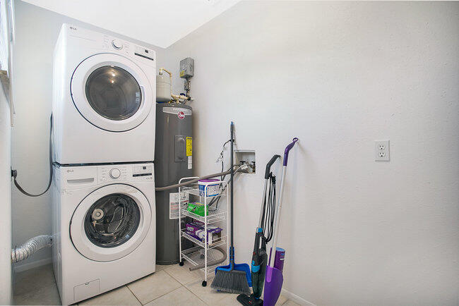 2879 Lancaster Road Melbourne, FL 32935 - Photo 17 of 28 a utility room with dryer and washer