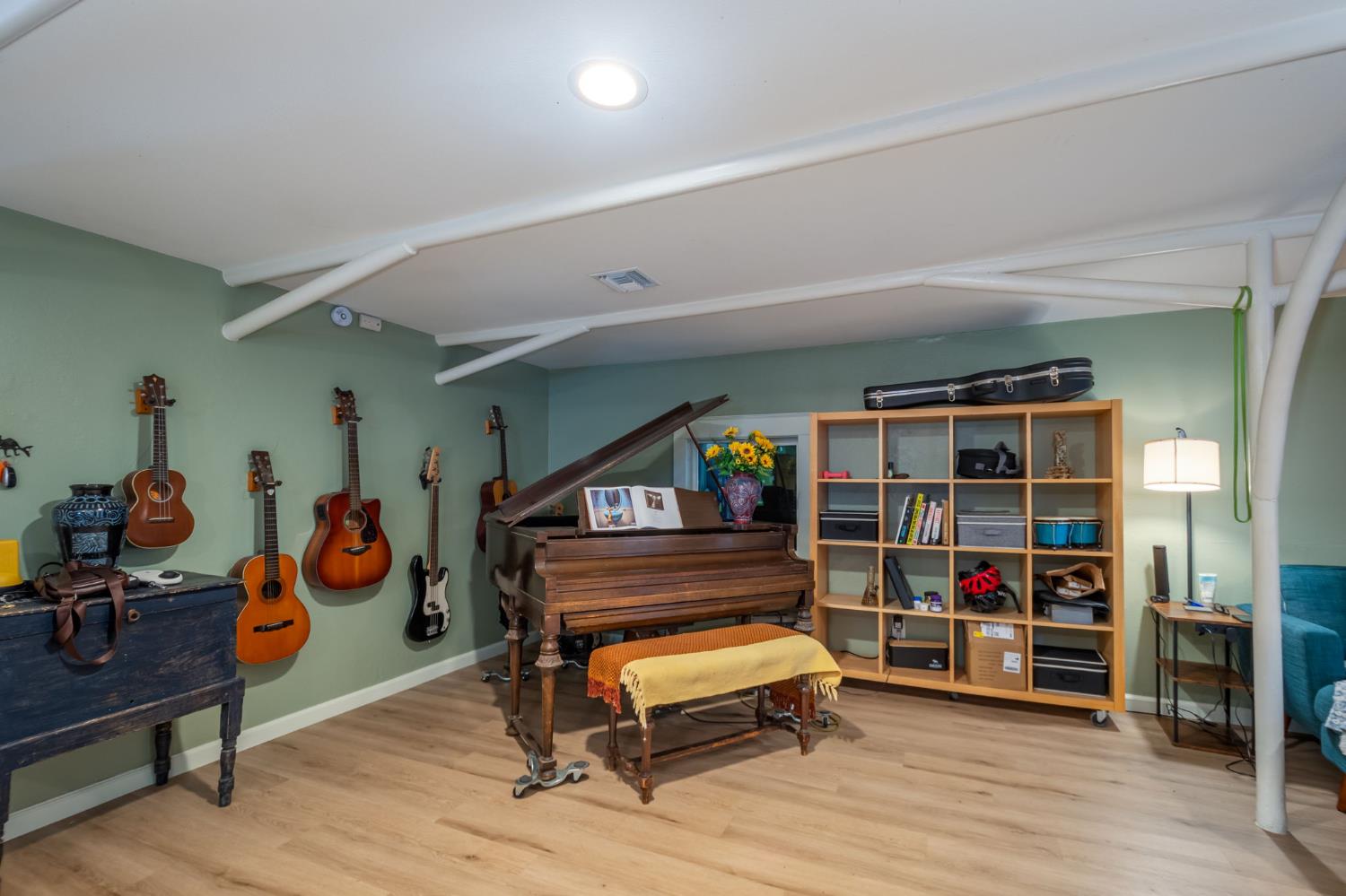 15663 Ojai Road Santa Paula, CA 93060 - Photo 25 of 47 a bedroom with furniture and a book shelf