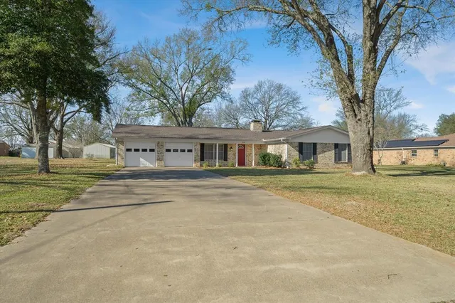 $324,999 | 216 Helen Drive, Lindale, TX 75771