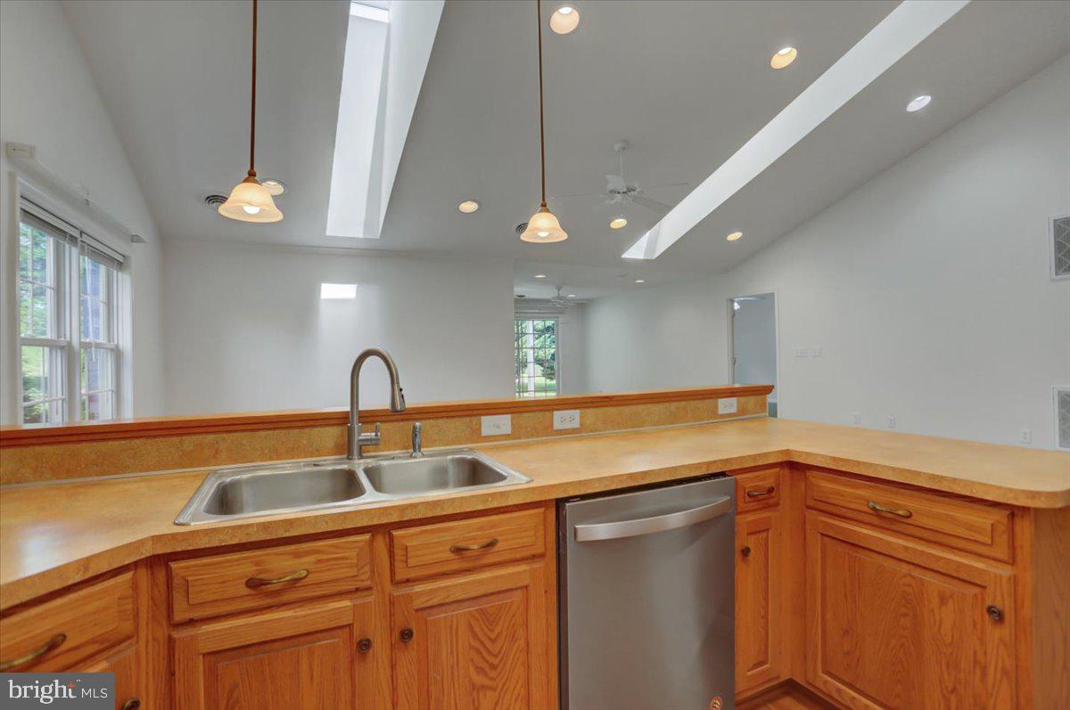 703 Fir Spring Drive Waynesboro, PA 17268 - Photo 13 of 38 stainless appliances