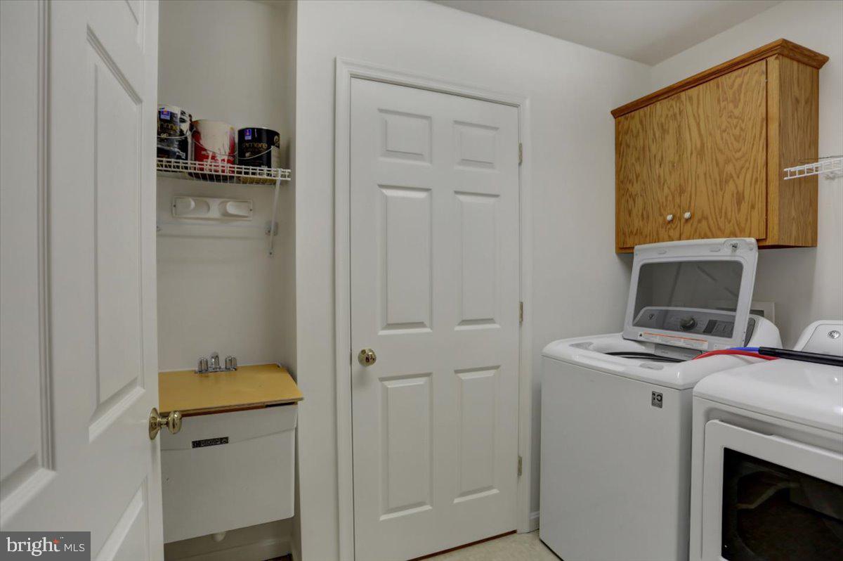 703 Fir Spring Drive Waynesboro, PA 17268 - Photo 19 of 38 laundry with sink