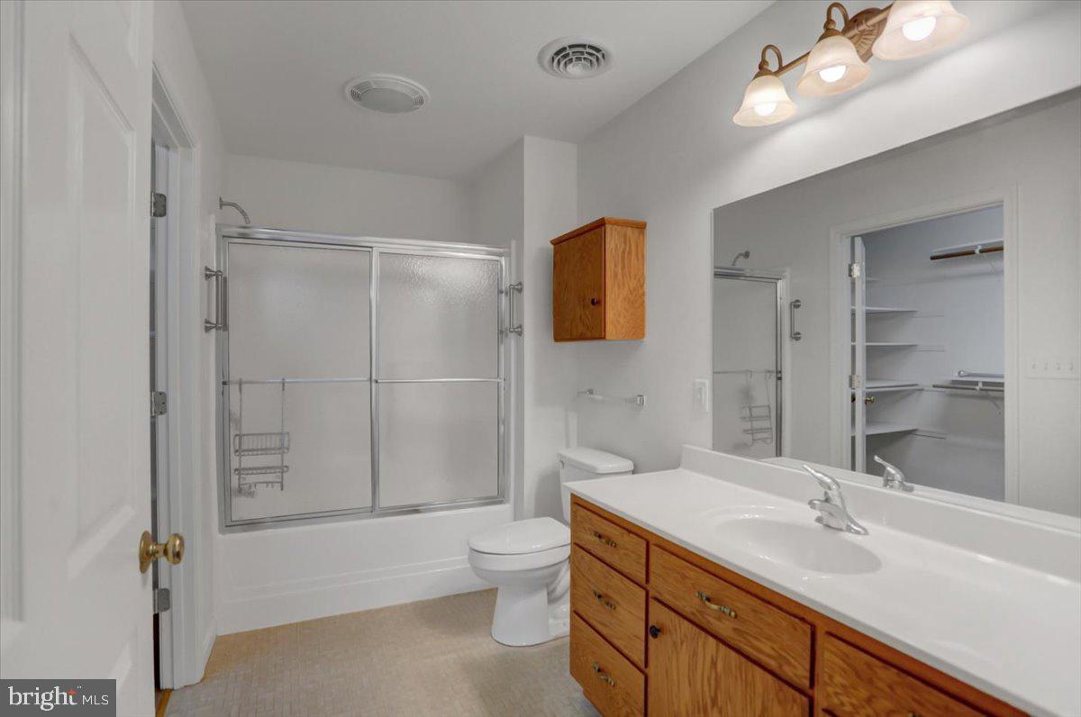 703 Fir Spring Drive Waynesboro, PA 17268 - Photo 26 of 38 second bath