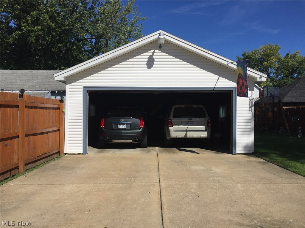 107 Wilson Street Struthers, OH 44471 - Photo 32 of 33 Spacious Two Car Garage