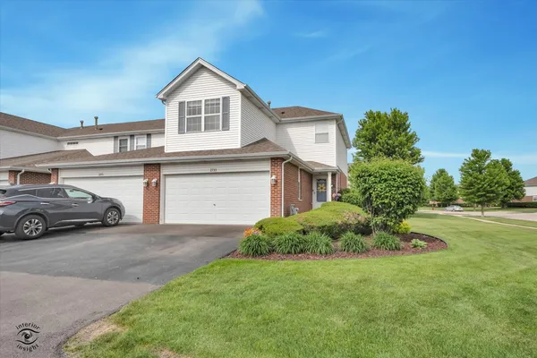 $375,000 | 2733 Foxwood Drive, New Lenox, IL 60451