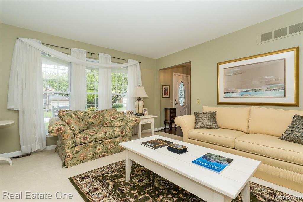 190 Parsons Lane Rochester Hills, MI 48307 - Photo 6 of 22