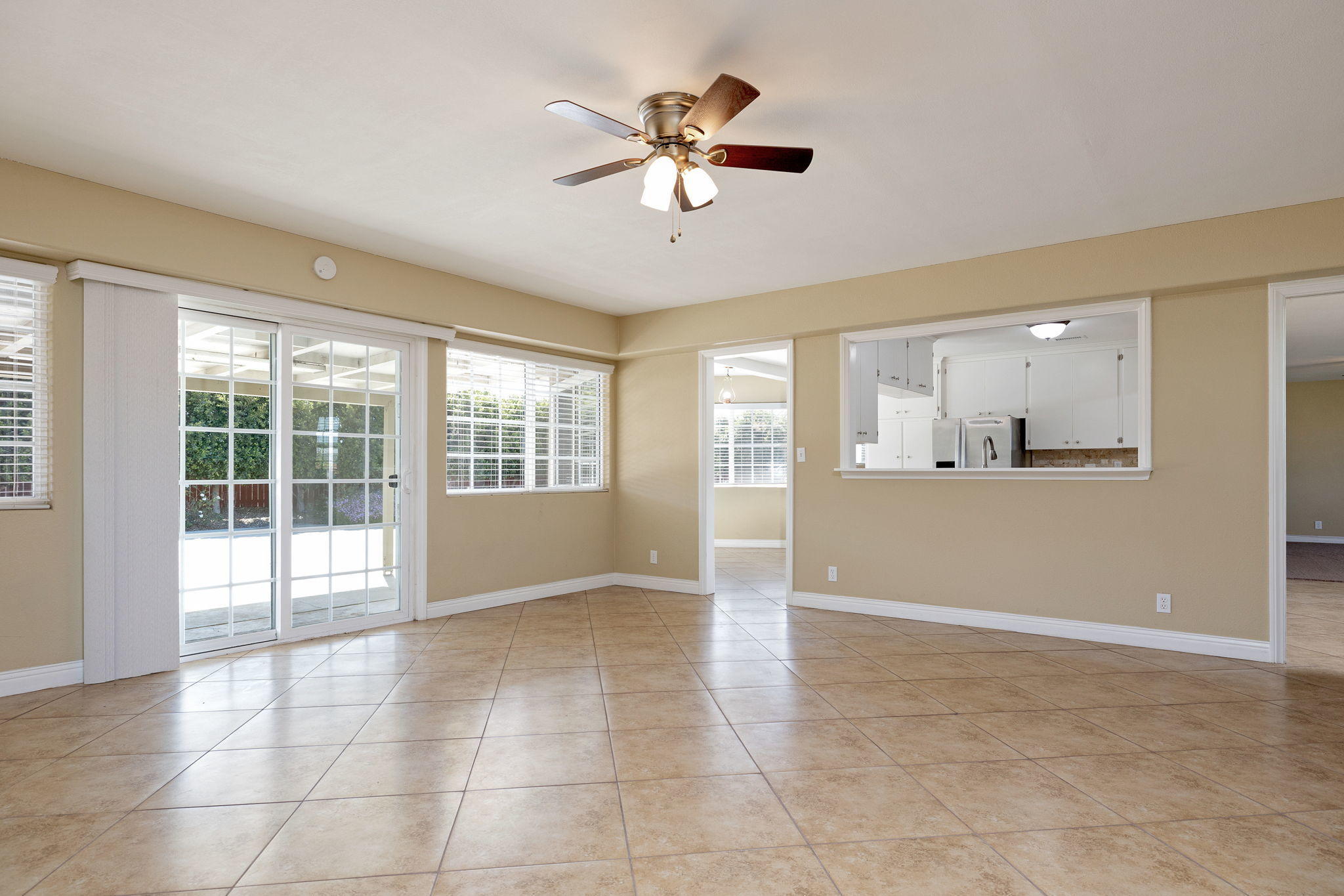 210 Wood Road Oxnard, CA 93033 - Photo 14 of 48 Family Room