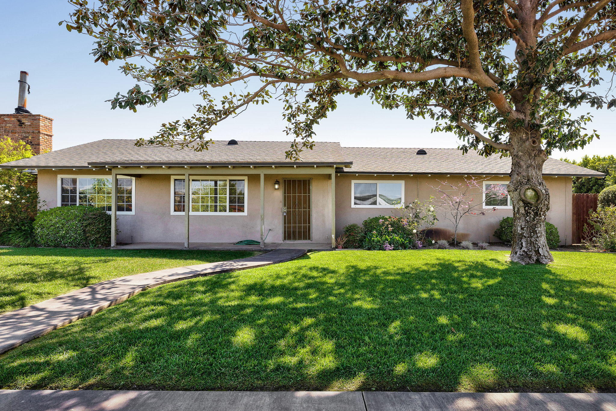 210 Wood Road Oxnard, CA 93033 - Photo 3 of 48 Front of Home