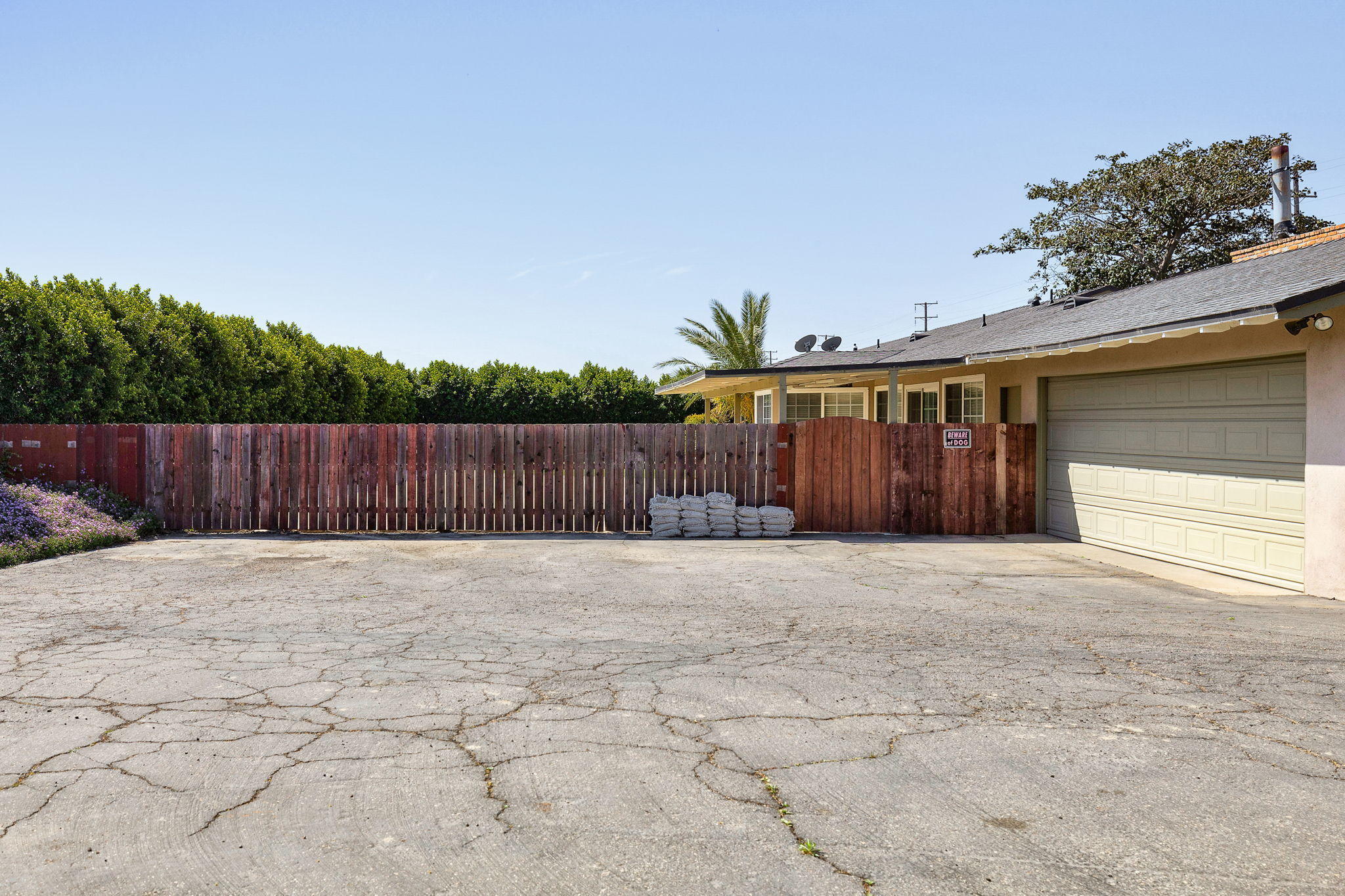 210 Wood Road Oxnard, CA 93033 - Photo 40 of 48 Driveway