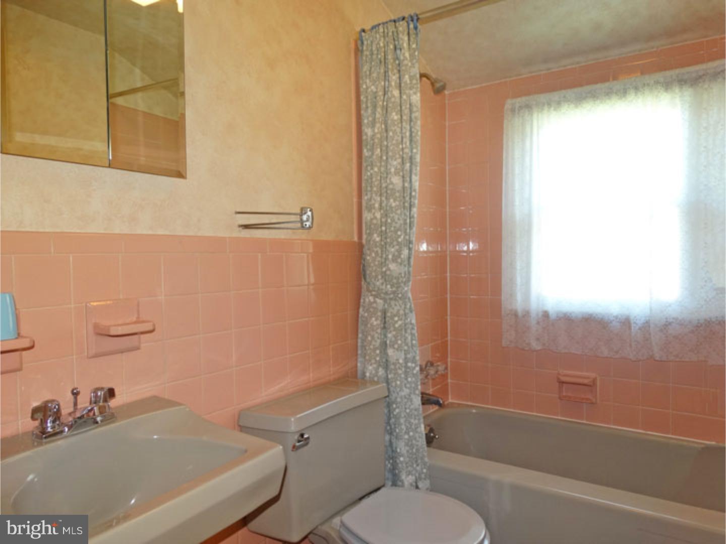 73 Red Ridge Road Levittown, PA 19056 - Photo 23 of 25 Bathroom