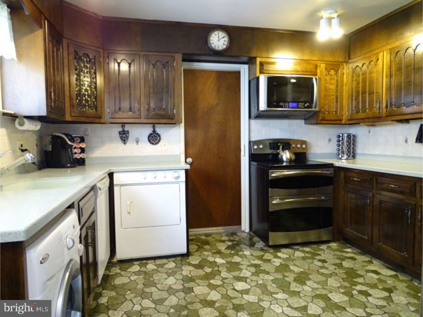 73 Red Ridge Road Levittown, PA 19056 - Photo 5 of 25 Kitchen
