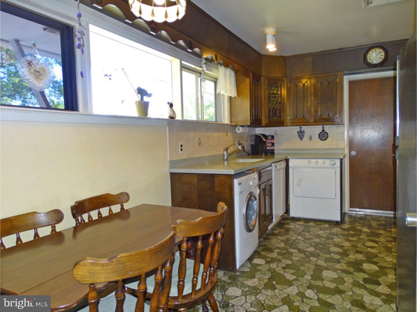 73 Red Ridge Road Levittown, PA 19056 - Photo 7 of 25 Kitchen