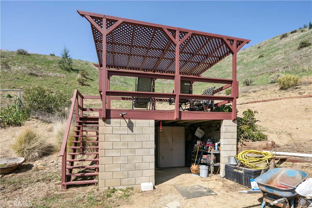 28274 San Martinez Grande Canyon Road Castaic, CA 91384 - Photo 42 of 48 a view of a chairs and table in the patio