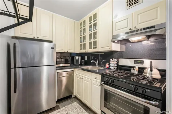 $150,000 | 33 Barker Avenue, Unit 2J, White Plains, NY 10601