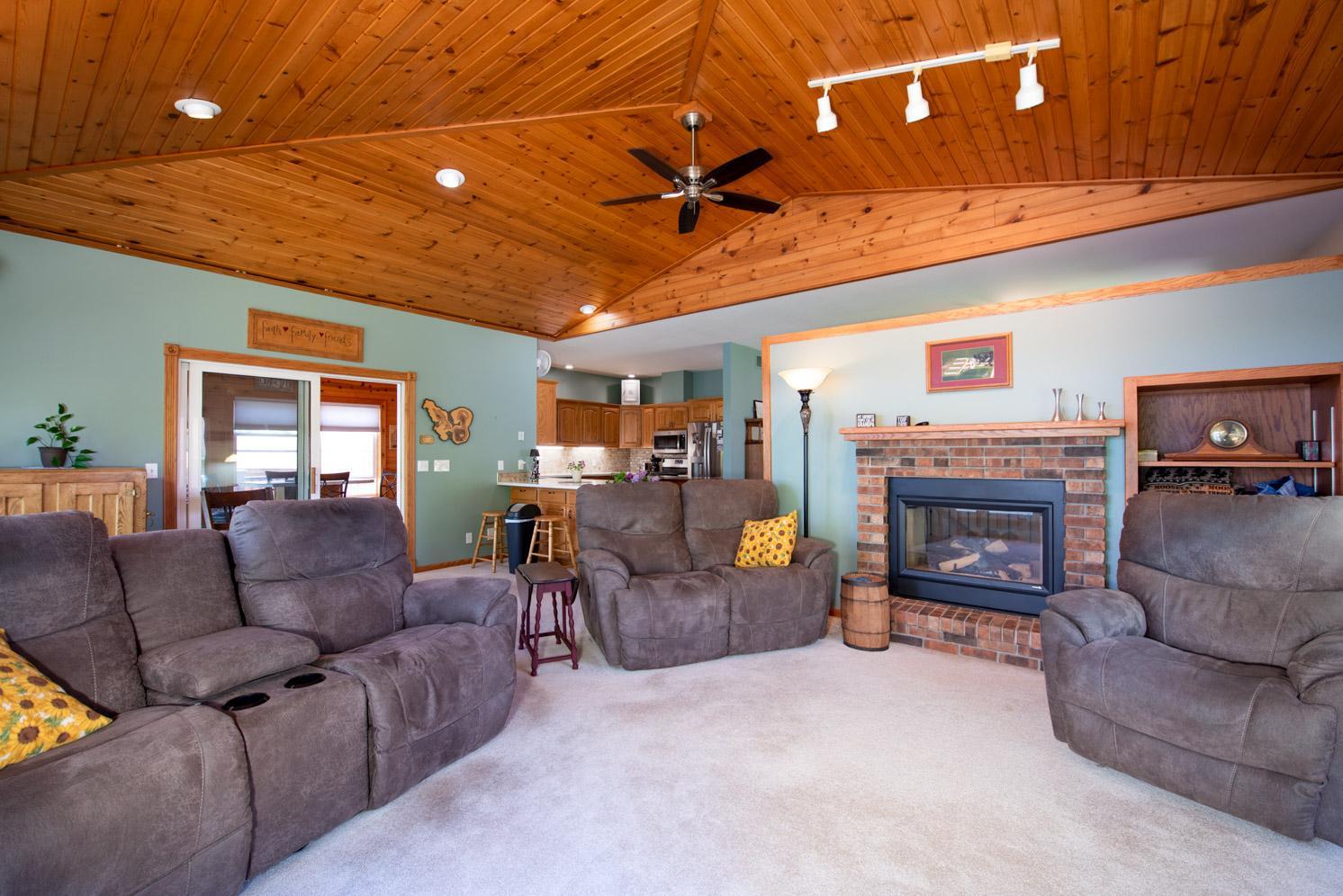 1524 Squirrels Nest Road Kasota, MN 56050 - Photo 9 of 45