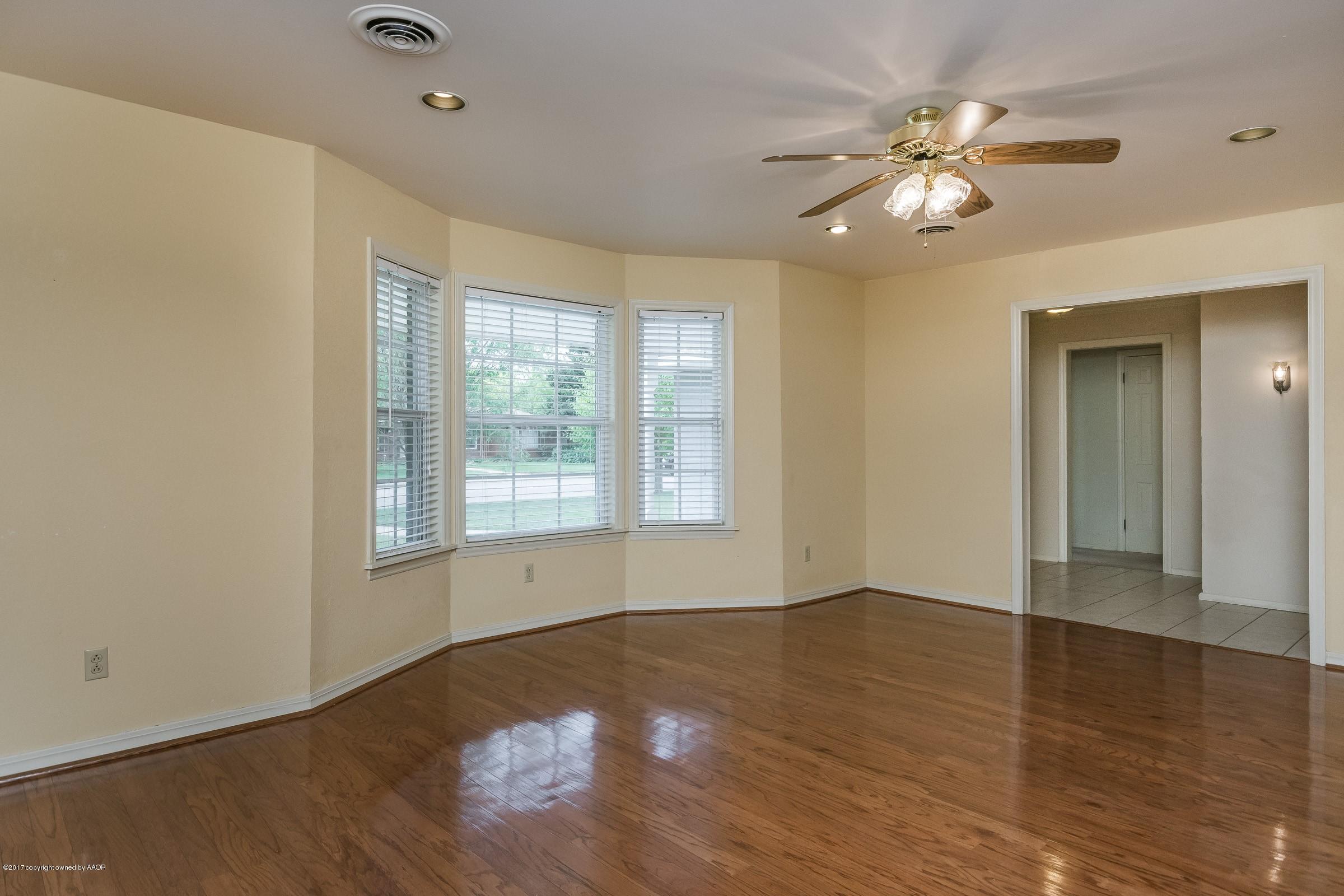 6400 Dreyfuss Road Amarillo, TX 79106 - Photo 2 of 25 002_Formal Living Room