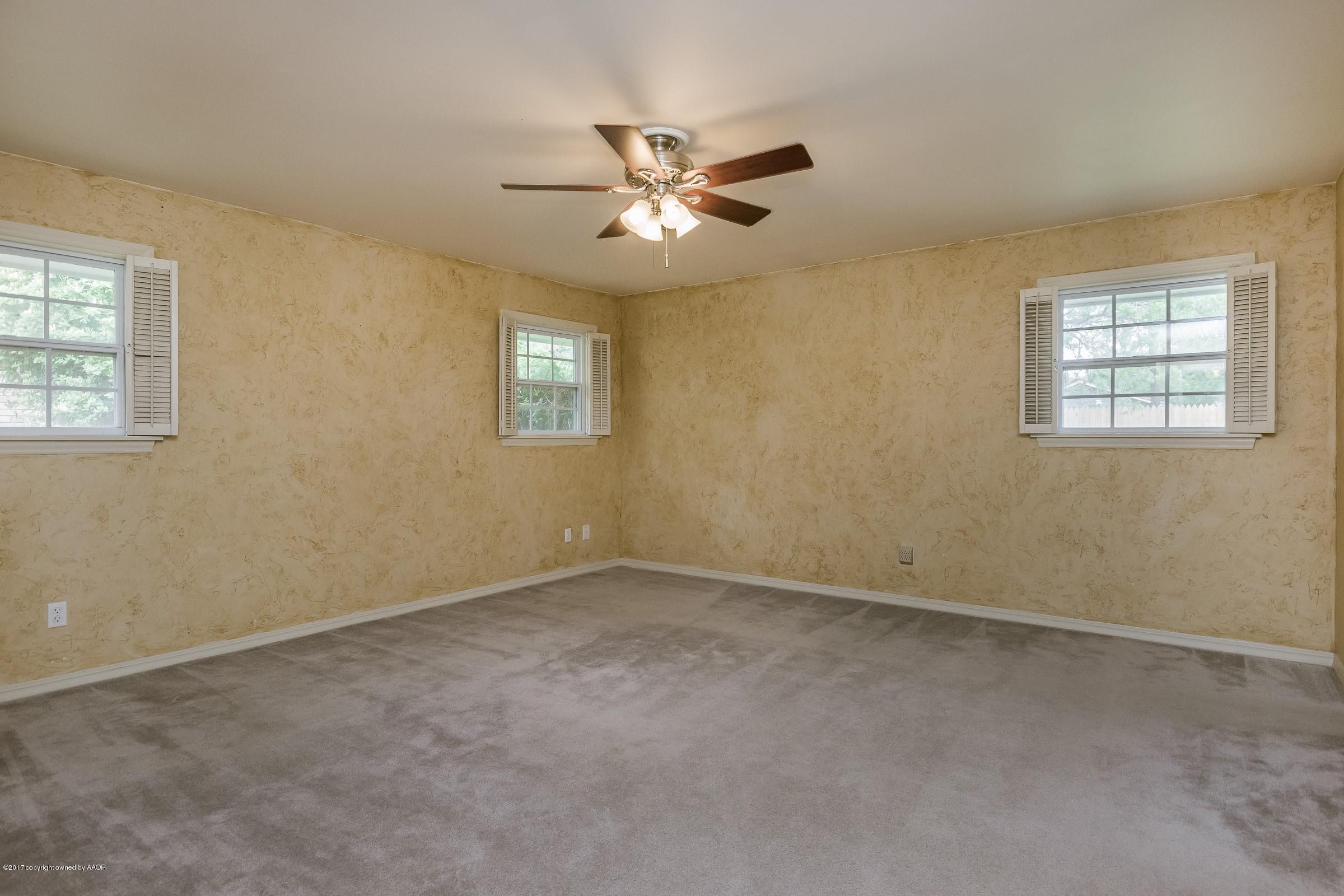 6400 Dreyfuss Road Amarillo, TX 79106 - Photo 14 of 25 014_Master Bedroom