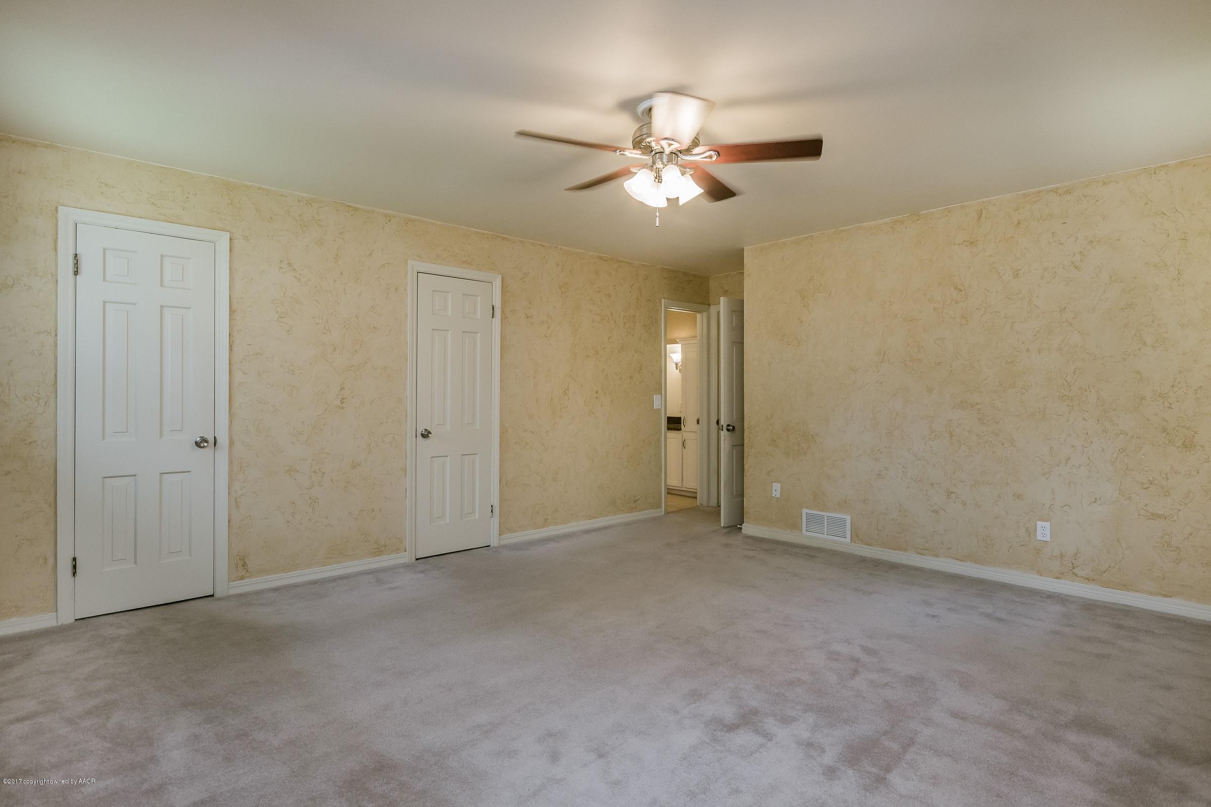 6400 Dreyfuss Road Amarillo, TX 79106 - Photo 15 of 25 015_Master Bedroom