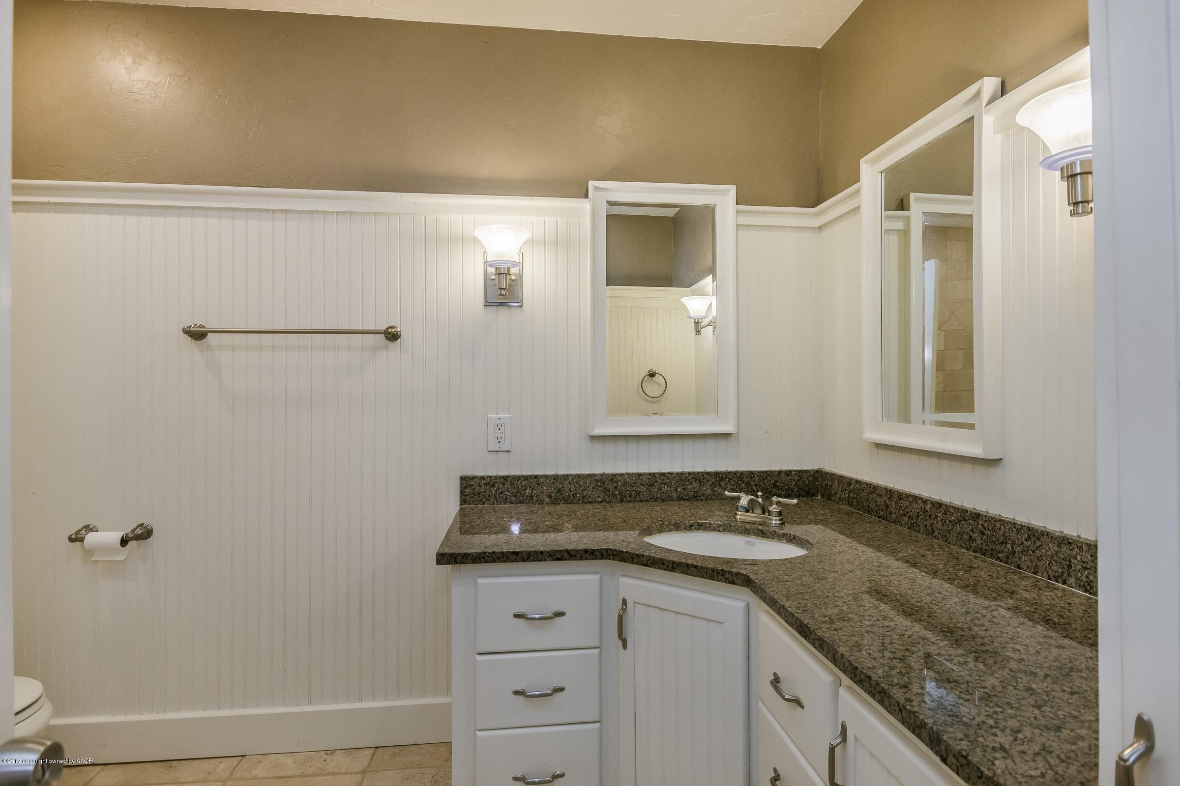 6400 Dreyfuss Road Amarillo, TX 79106 - Photo 16 of 25 016_Master Bathroom