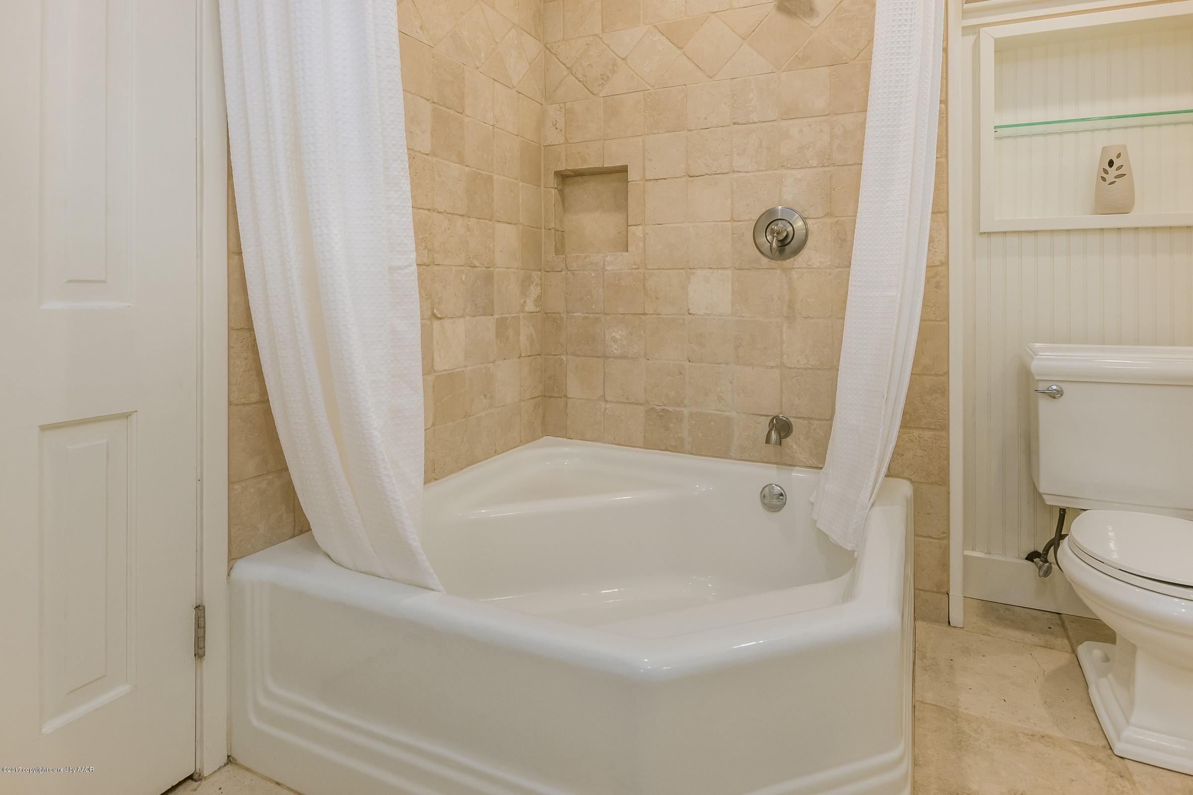6400 Dreyfuss Road Amarillo, TX 79106 - Photo 17 of 25 017_Master Bathroom
