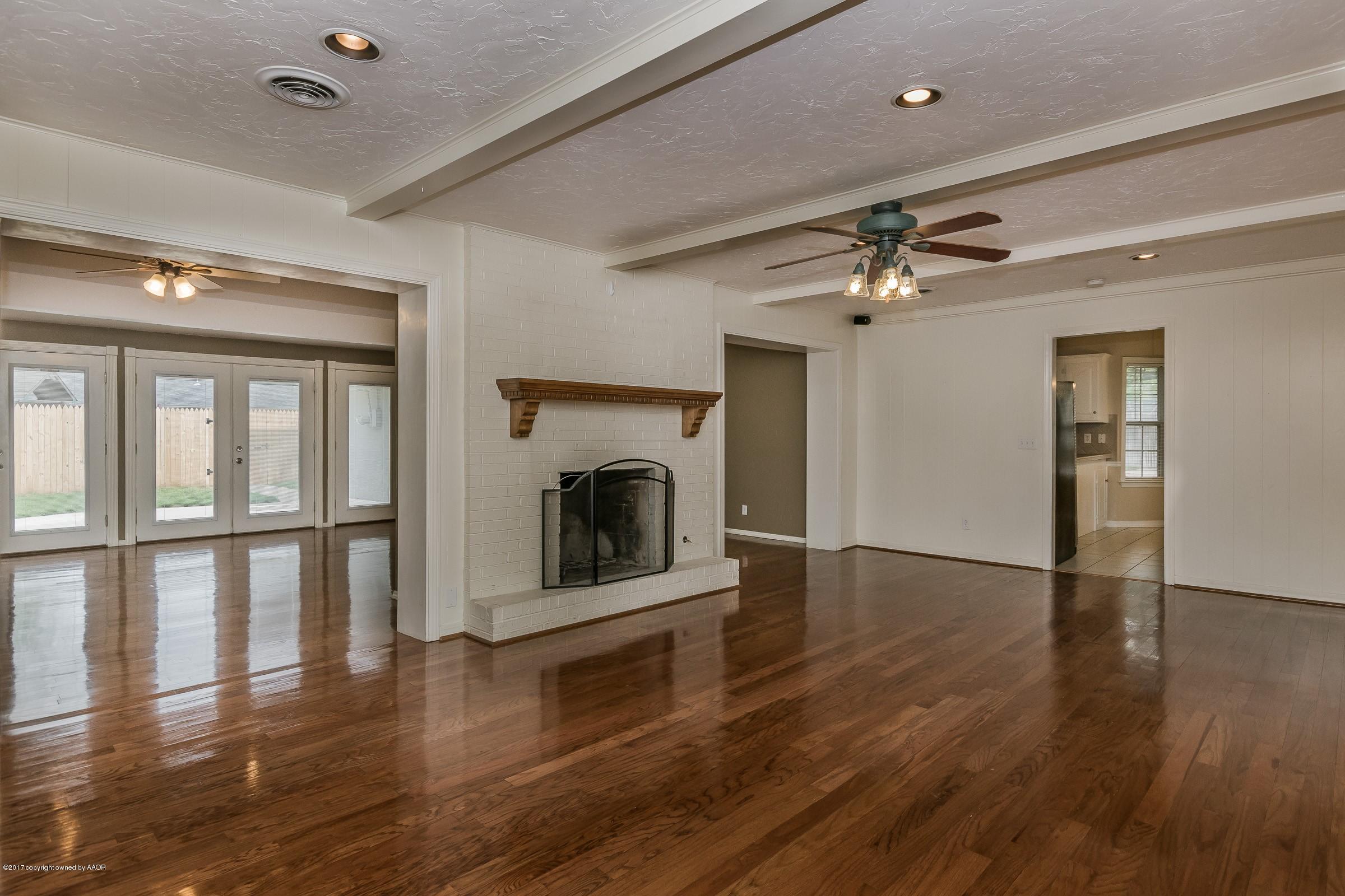 6400 Dreyfuss Road Amarillo, TX 79106 - Photo 4 of 25 004_Den