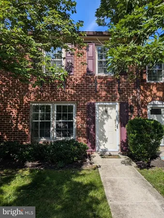 $2,800 | 5633 Independence Circle, Alexandria, VA 22312