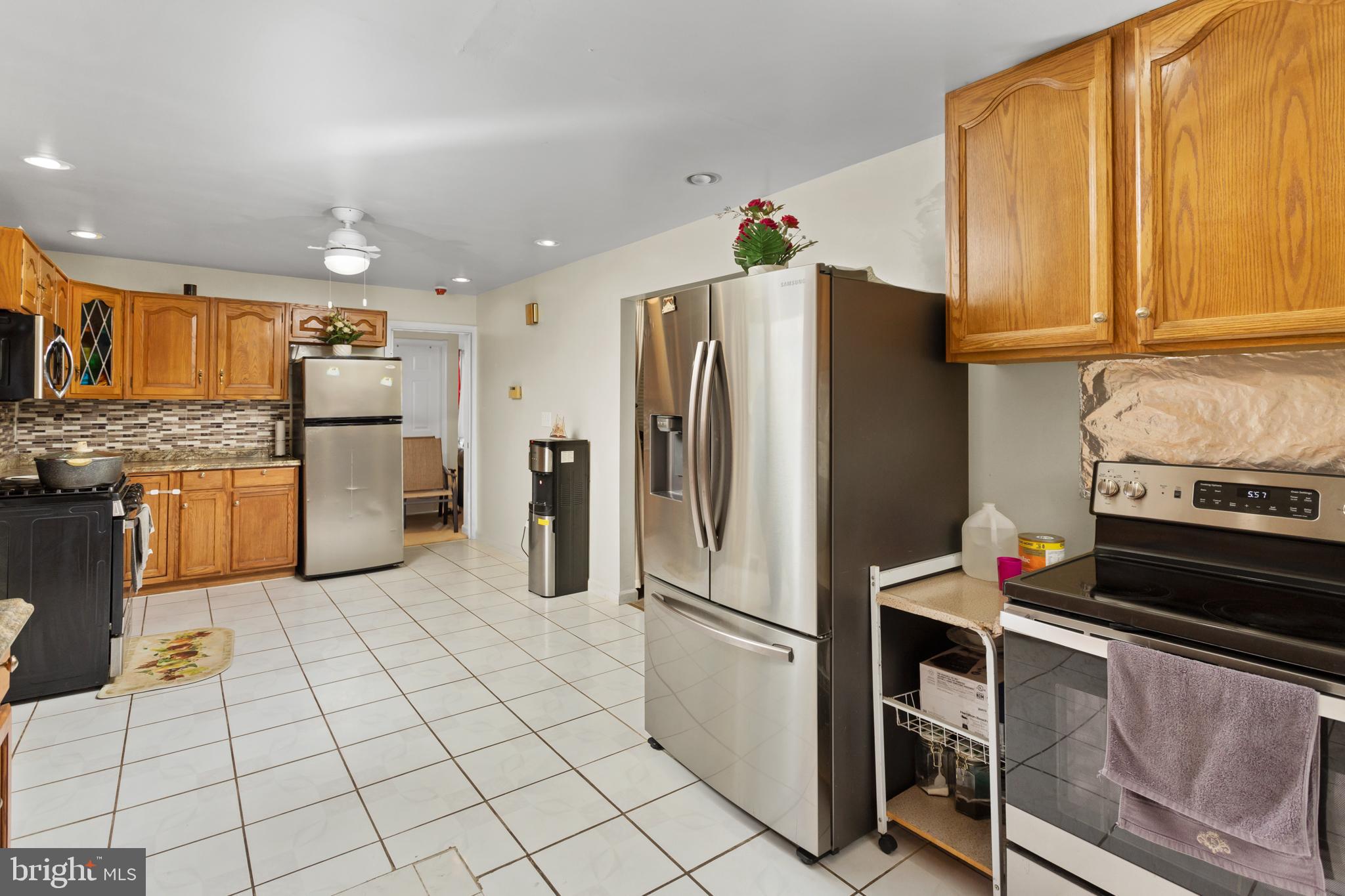 59 Bordentown Chesterfield Road Chesterfield, NJ 08515 - Photo 15 of 50 a kitchen with granite countertop a refrigerator and a stove top oven