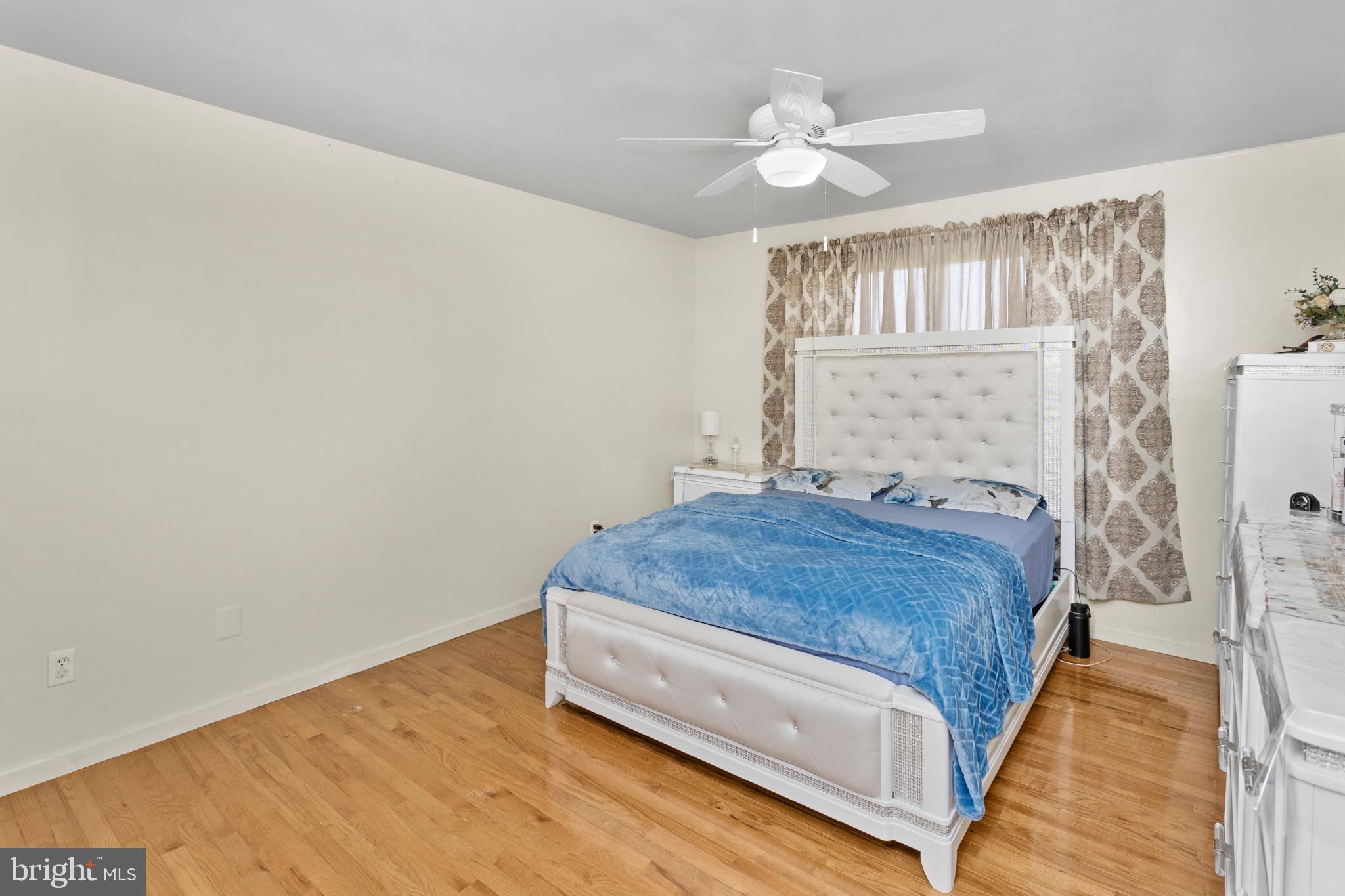 59 Bordentown Chesterfield Road Chesterfield, NJ 08515 - Photo 28 of 50 a spacious bedroom with a bed and a chandelier