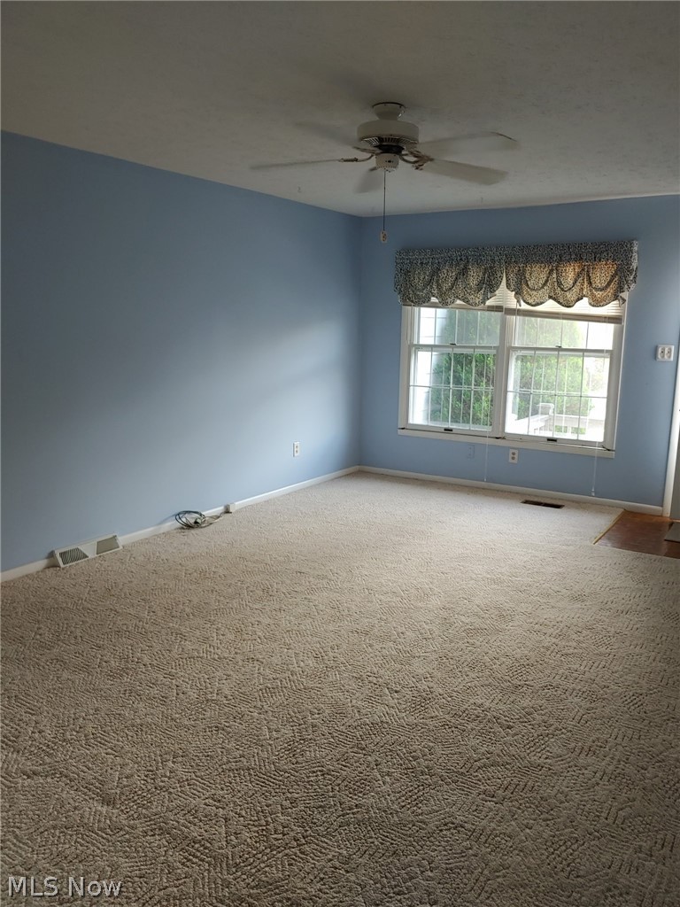 9034 Wiencek Road Streetsboro, OH 44241 - Photo 3 of 21 Huge living room - 4 bedroom unit