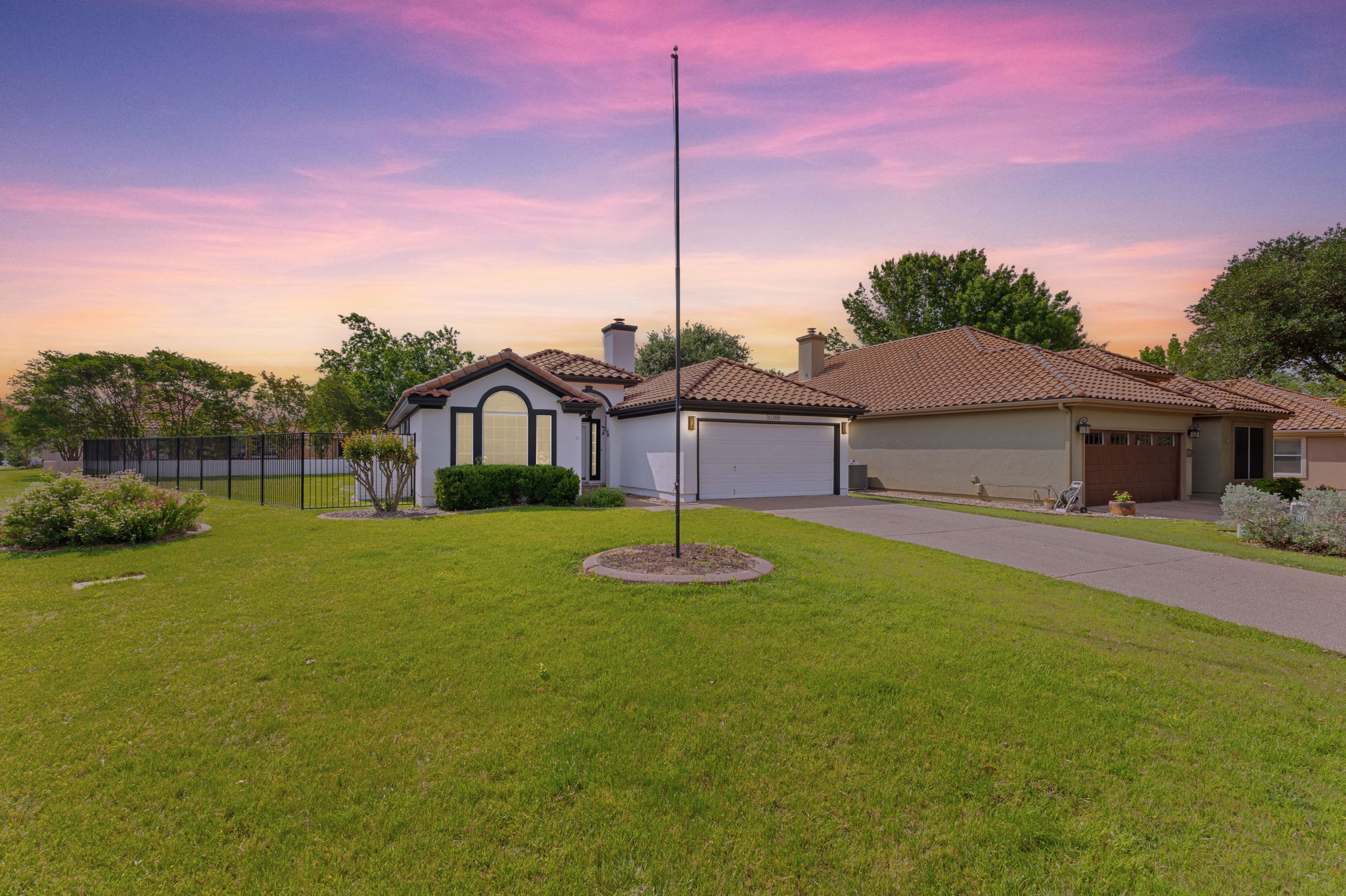 30388 Ledgemont Georgetown, TX 78628 - Photo 2 of 17