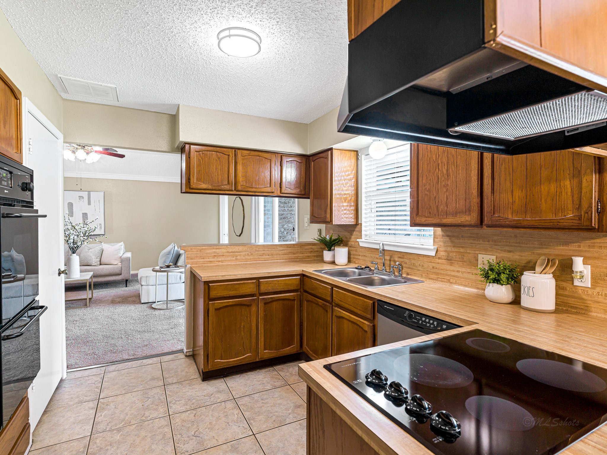 6230 Sunnygate Drive Spring, TX 77373 - Photo 13 of 33 Kitchen is open to the family room.