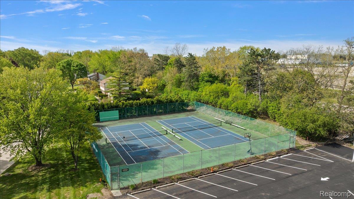 536 Rolling Rock Road Bloomfield Hills, MI 48304 - Photo 43 of 48 View of tennis court and pickle ball courts