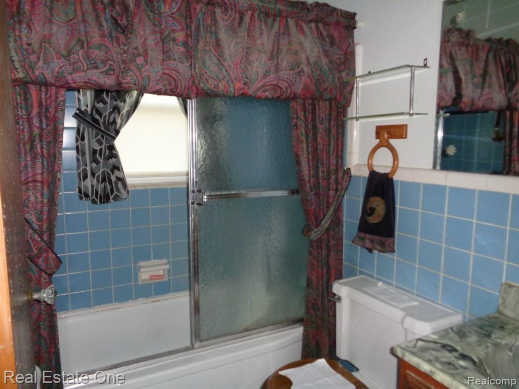 13451 Trenton Road Southgate, MI 48195 - Photo 12 of 22 Trenton Rd 020.jpg