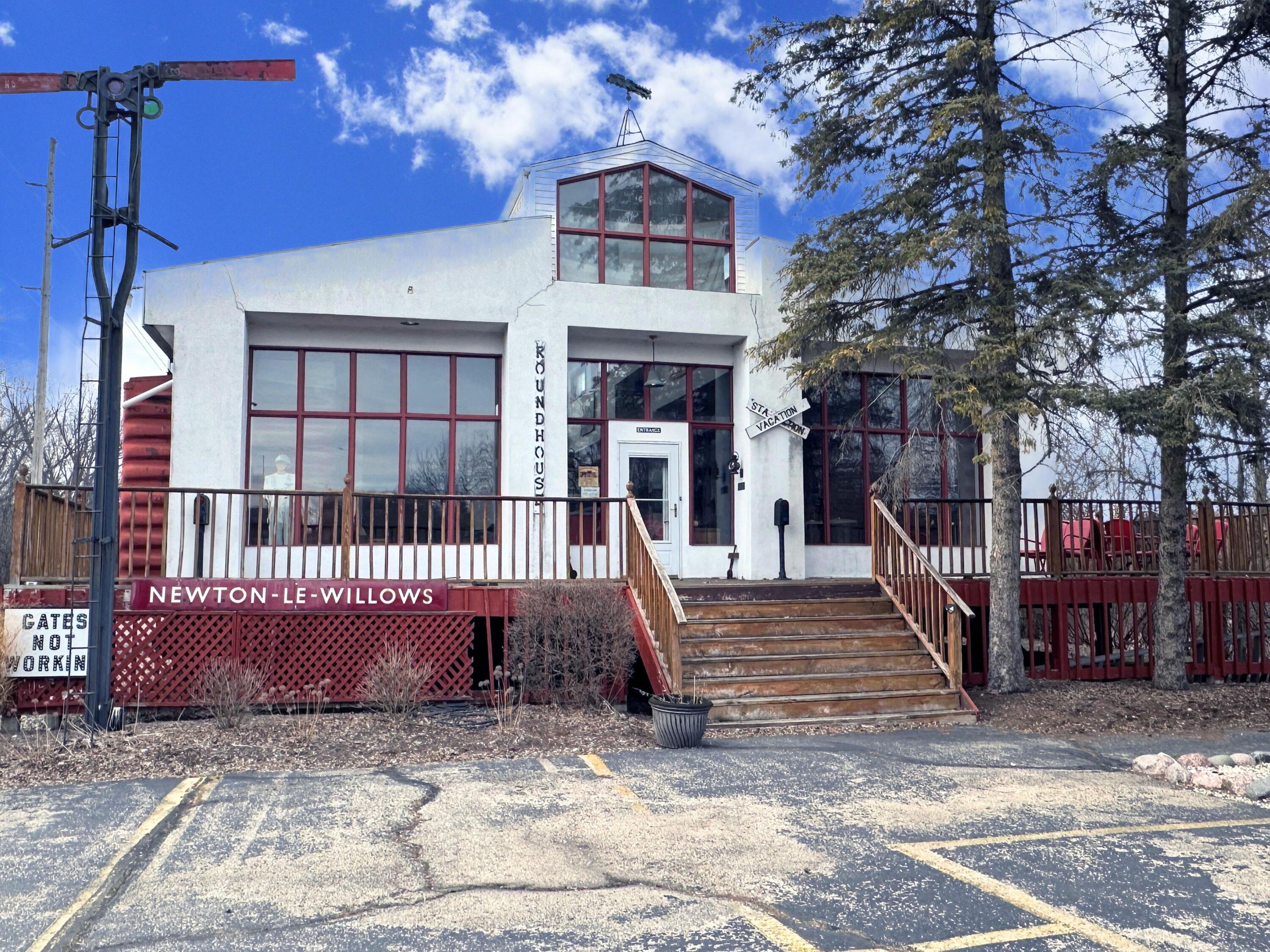 301 East Townline Road, Unit 11 Lake Geneva, WI 53147 - Photo 2 of 11 Association Clubhouse and Pool