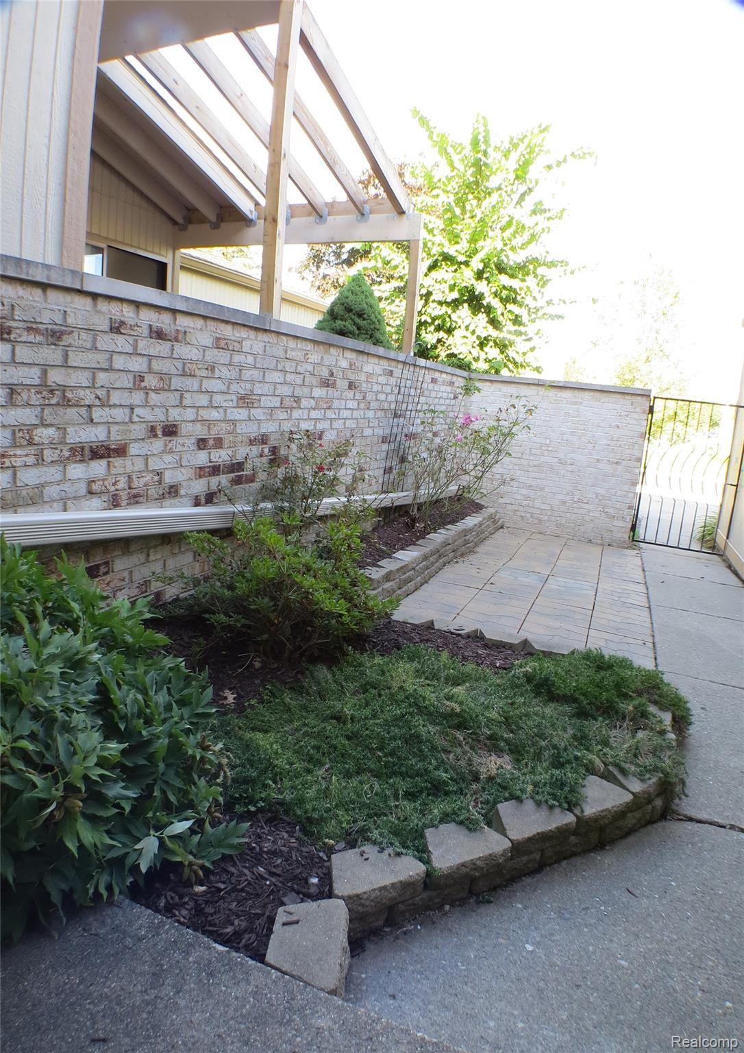 23149 Farmington Road Farmington, MI 48336 - Photo 41 of 45 IMG_8488.JPG