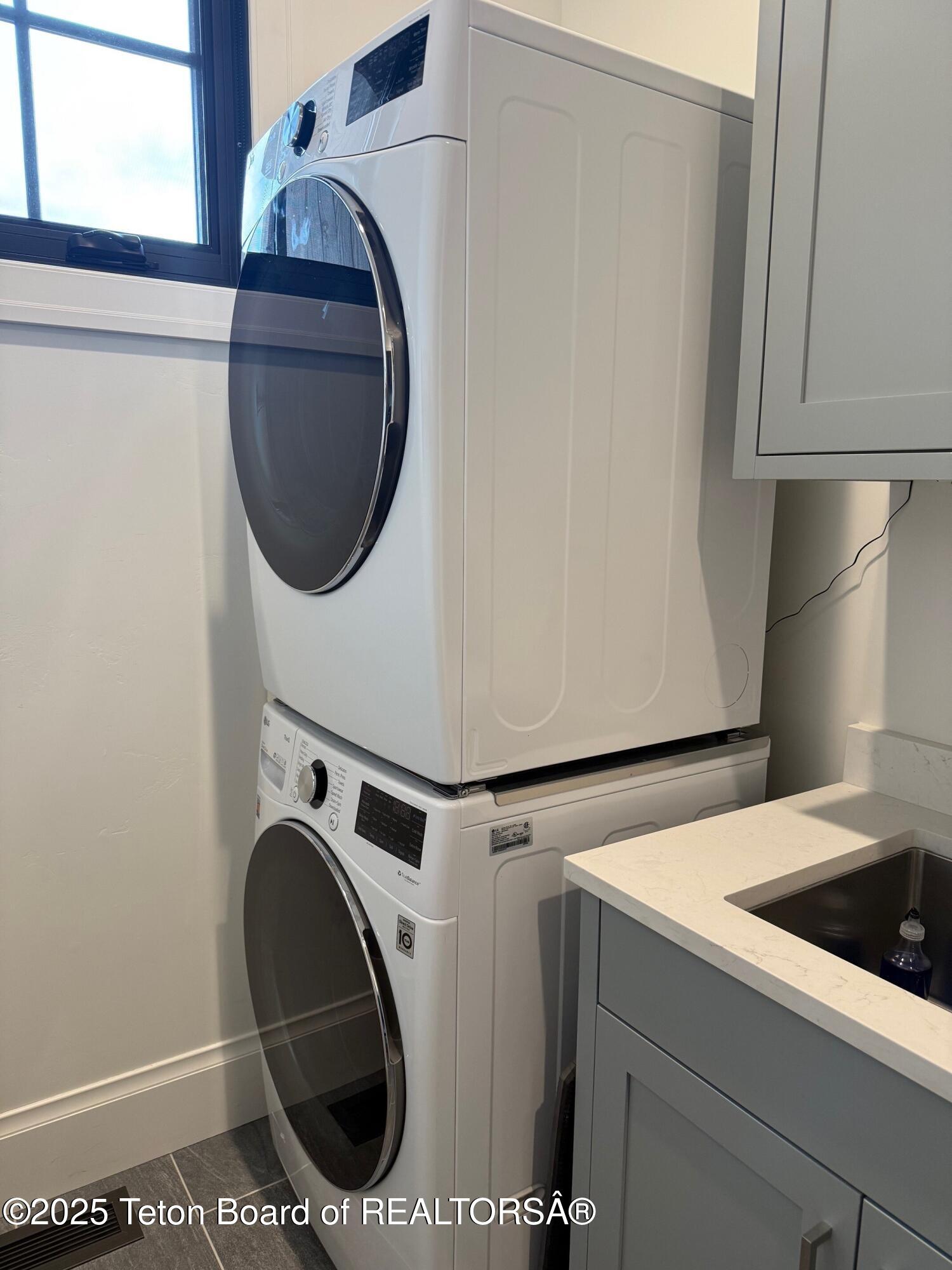 12 Cold Springs Road Victor, ID 83455 - Photo 43 of 77 Washer and dryer 2