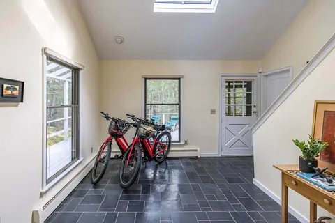 a view of entryway with livingroom