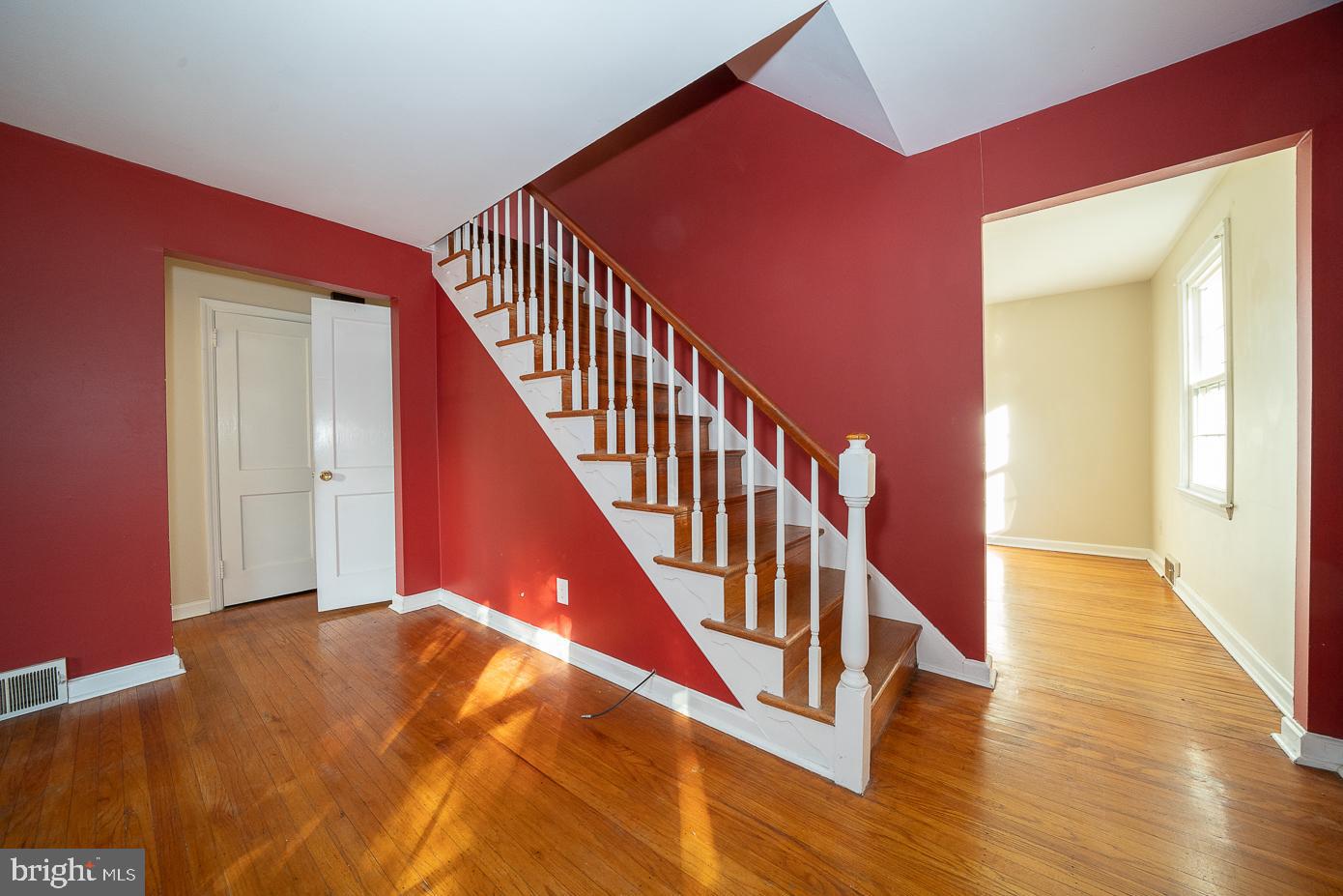 204 Golf Hills Road Havertown, PA 19083 - Photo 3 of 30