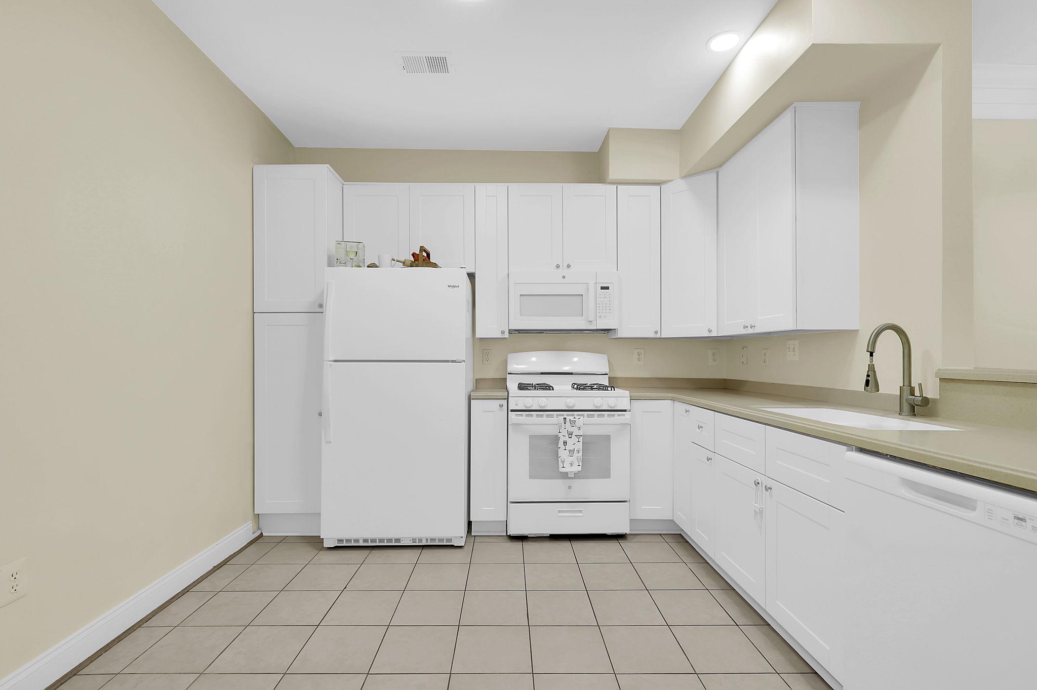 13039 Clarksburg Square Road, Unit 13 Clarksburg, MD 20871 - Photo 7 of 29 Kitchen with access to the garage.