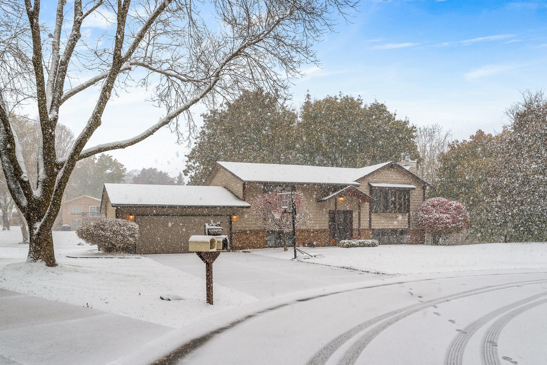 18212 Valley View Road Eden Prairie, MN 55346 - Photo 1 of 37 Gallery Image 1