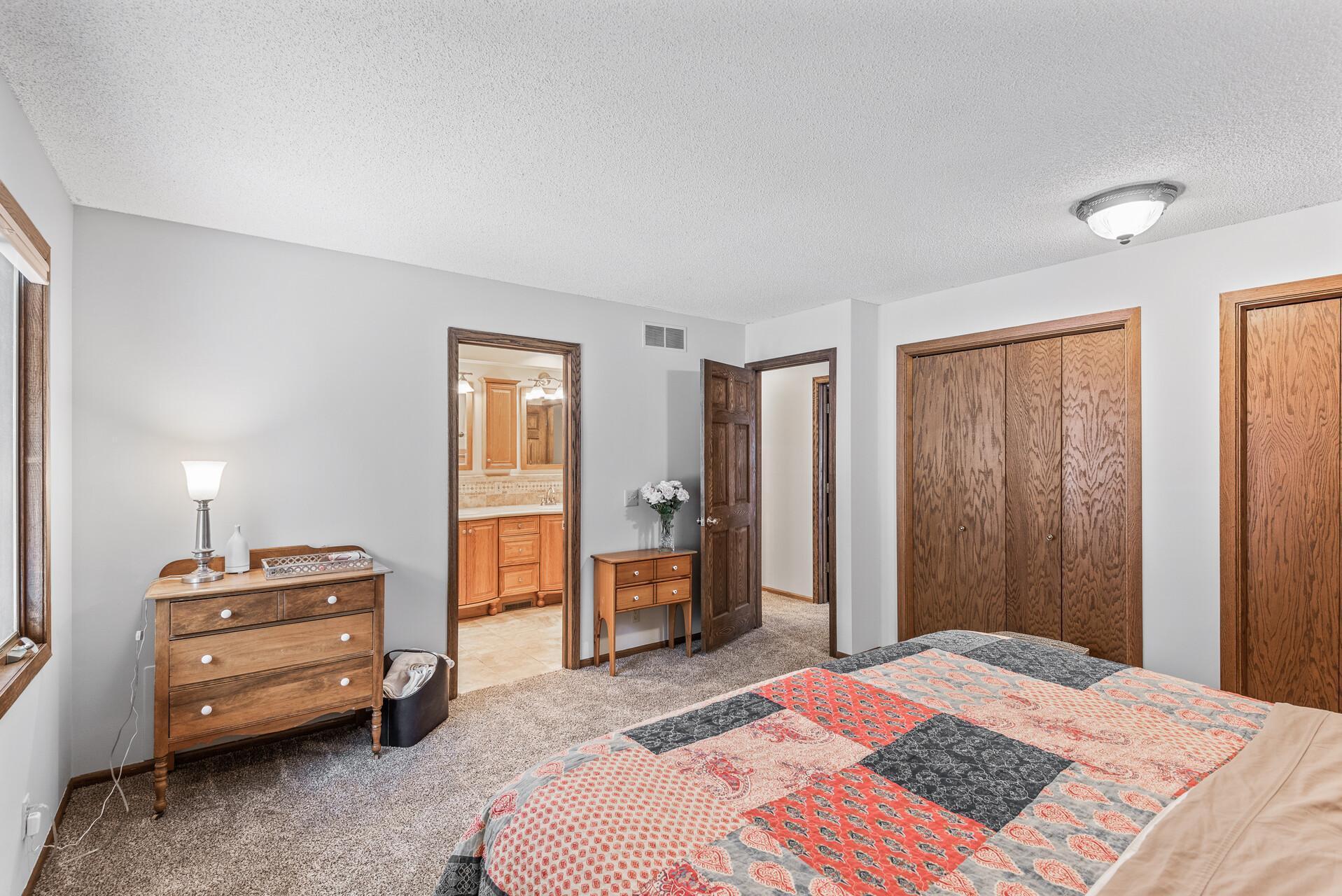 18212 Valley View Road Eden Prairie, MN 55346 - Photo 17 of 37 Gallery Image 17