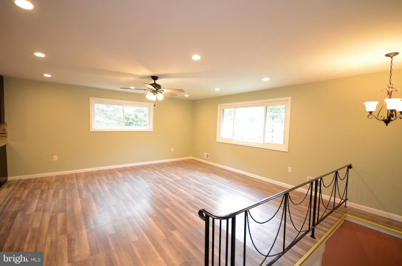 6007 Ladd Road Suitland, MD 20746 - Photo 22 of 29 Living Room
