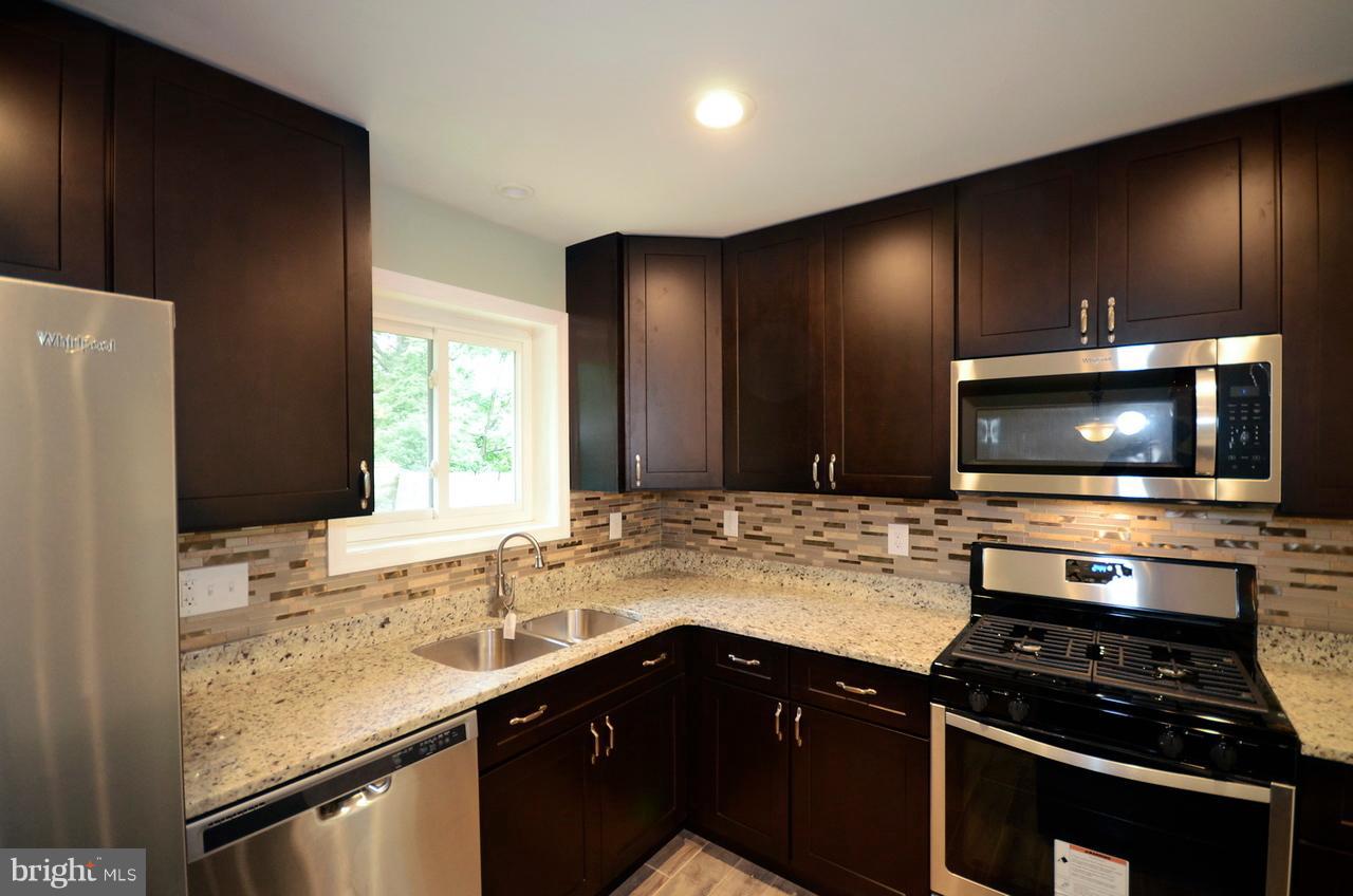 6007 Ladd Road Suitland, MD 20746 - Photo 4 of 29 kitchen