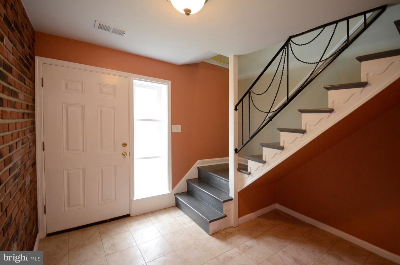 6007 Ladd Road Suitland, MD 20746 - Photo 7 of 29 Interior (General)