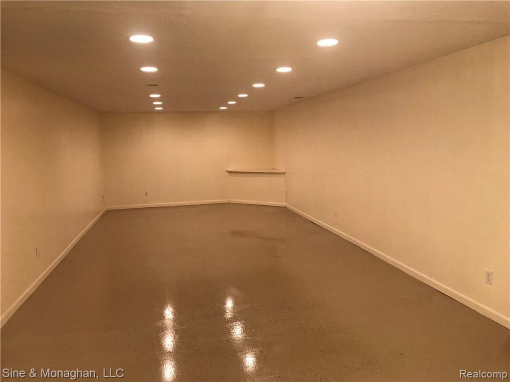 3978 Ravenswood Road Port Huron, MI 48060 - Photo 14 of 23 14.jpg