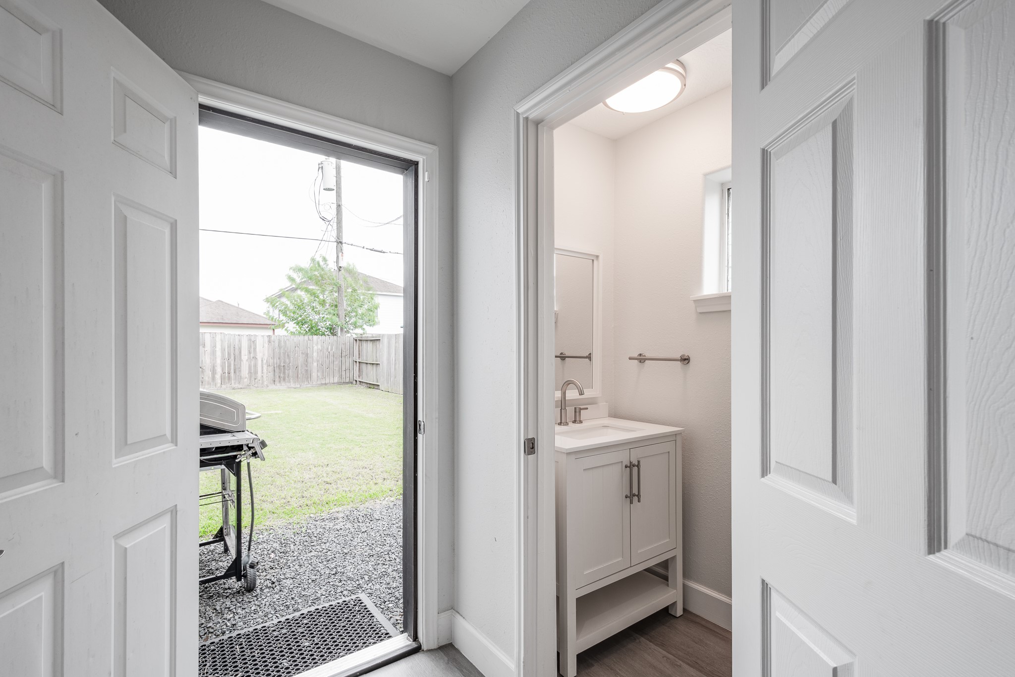 9026 McGallion Road Houston, TX 77022 - Photo 13 of 34 a en suite bathroom with a shower a sink and a mirror