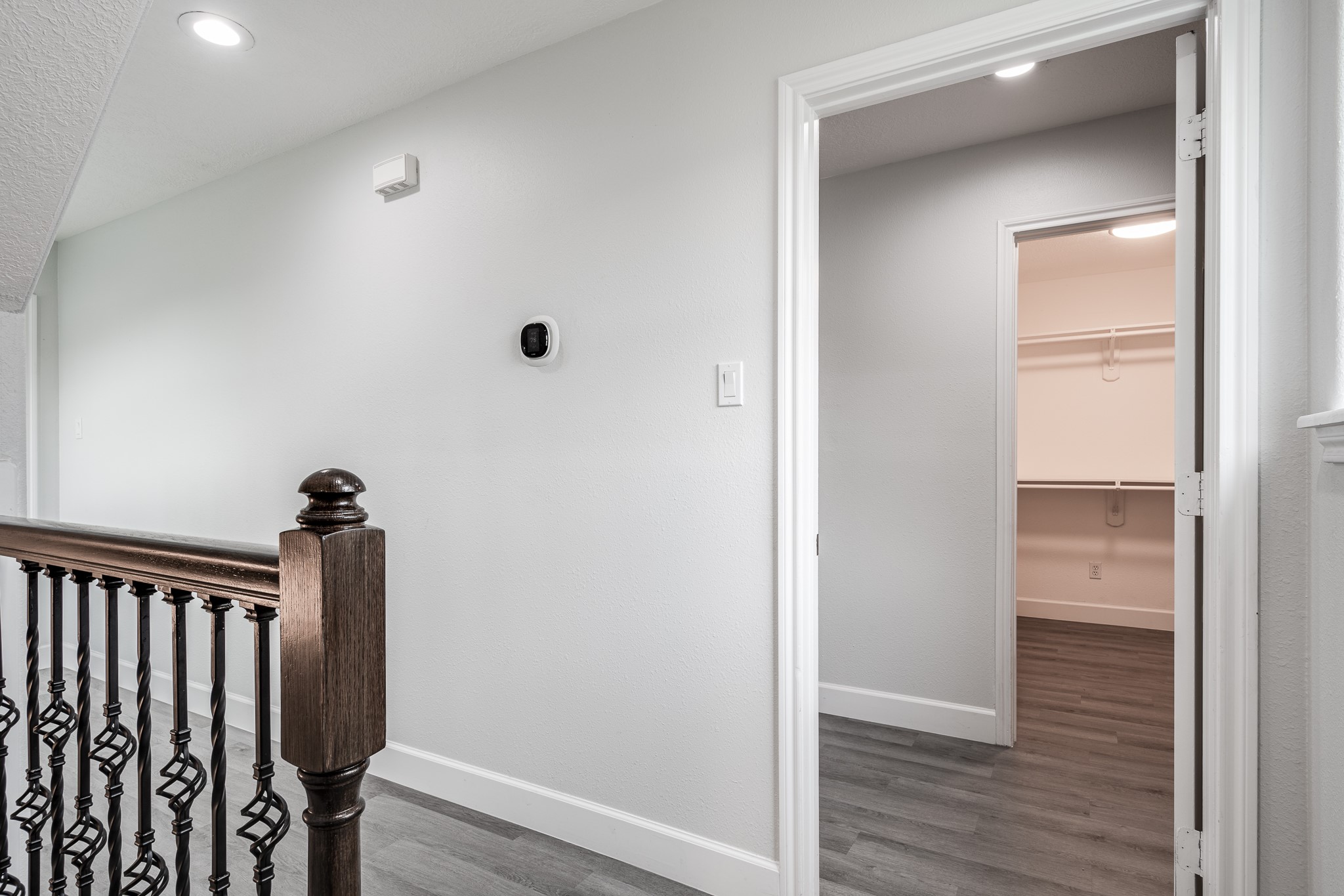 9026 McGallion Road Houston, TX 77022 - Photo 15 of 34 a view of hallway with wooden floor