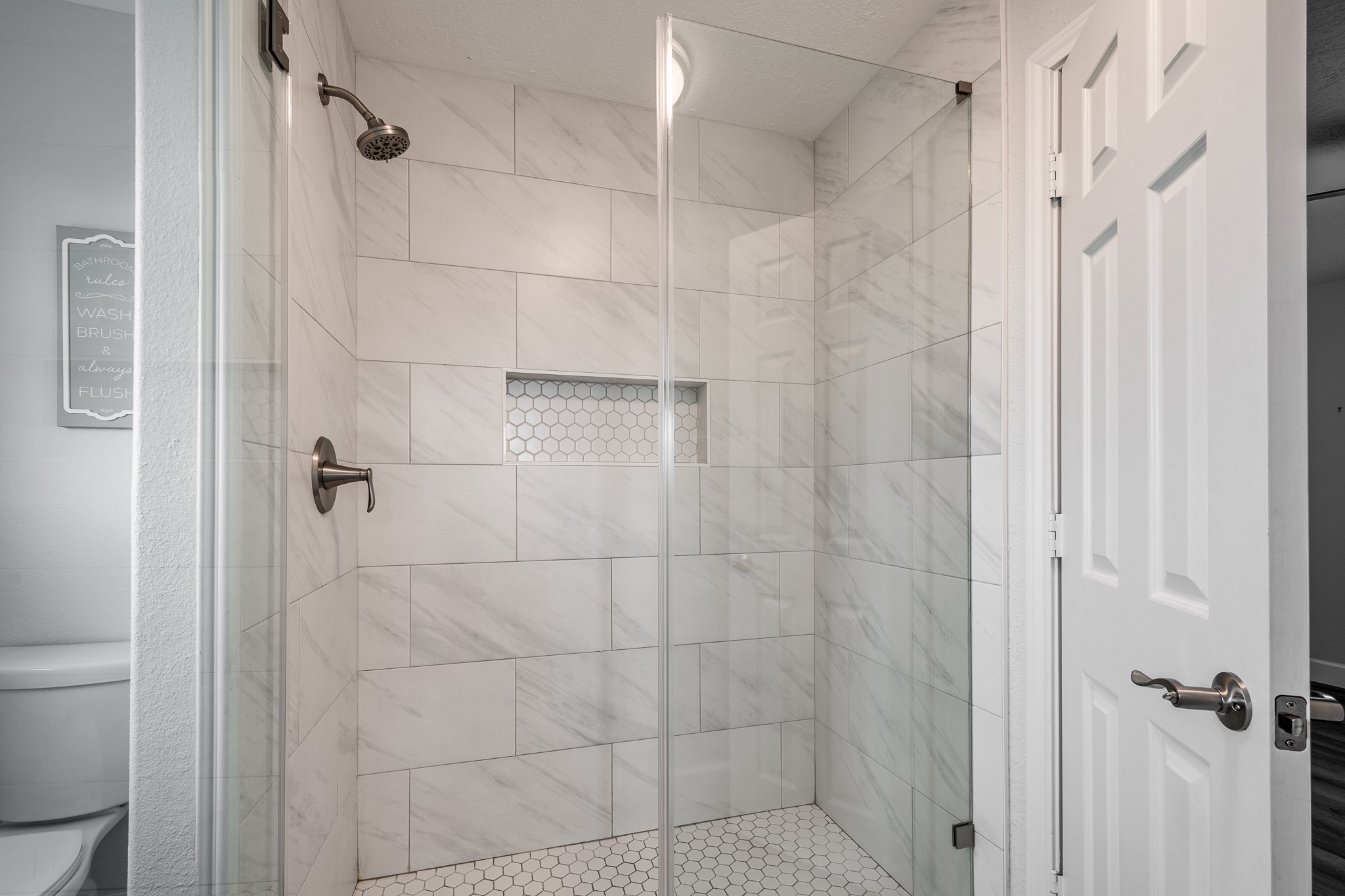 9026 McGallion Road Houston, TX 77022 - Photo 18 of 34 a bathroom with a shower