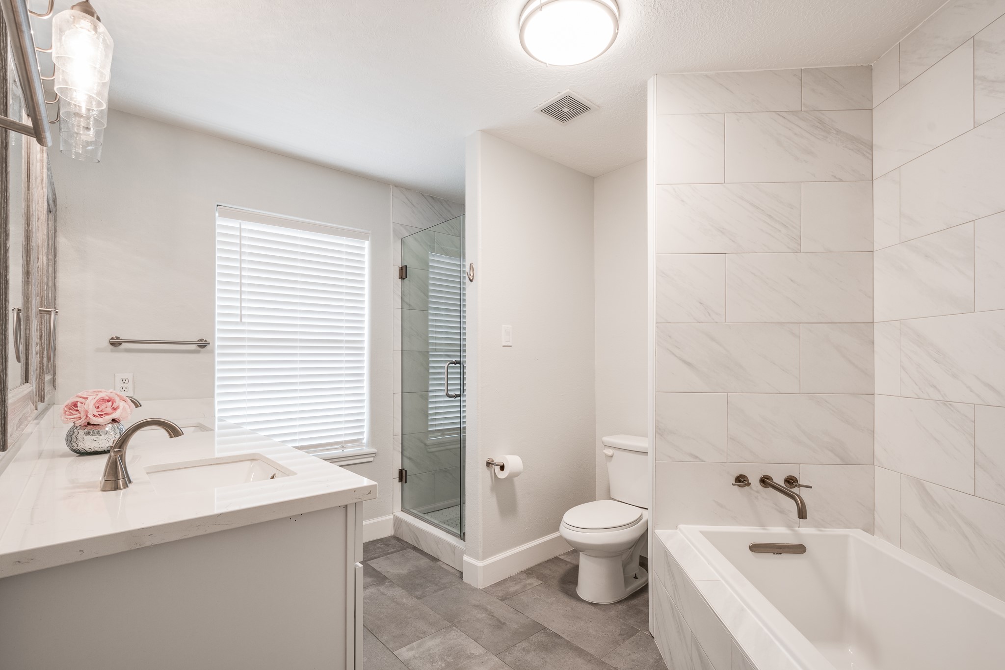 9026 McGallion Road Houston, TX 77022 - Photo 24 of 34 a bathroom with a sink a toilet and a bathtub